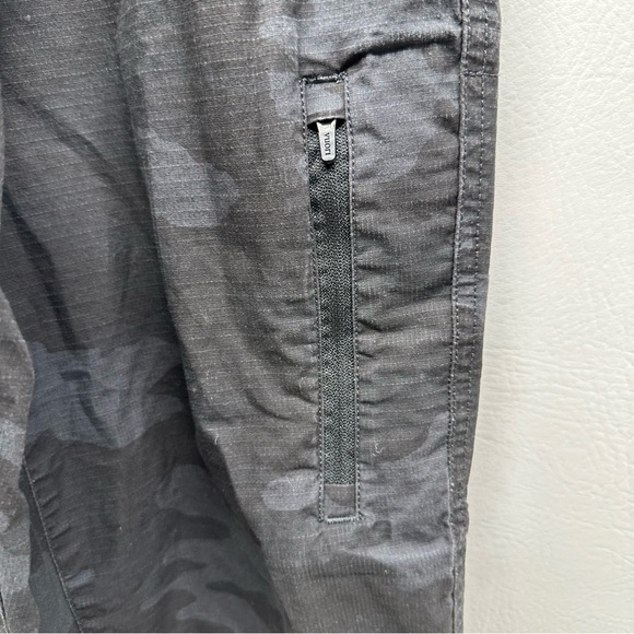 VUORI Women's Black Camouflage joggers Pants  size medium - Picture 8 of 10